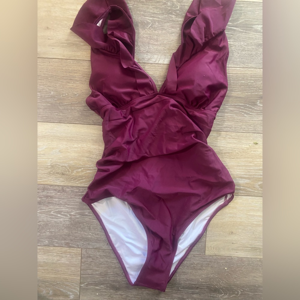 Women’s size M Felnart swimsuit-NWT